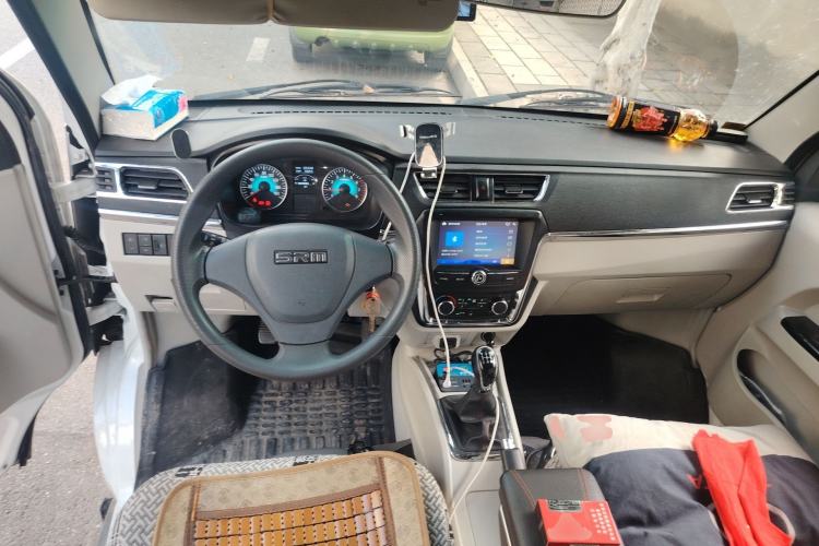 Used Jinbei New Hiace X30L CNG 2023 100L CNG Wealth Edition Bus 6/7-Seater Central Air-Conditioned Model SWCC15M Center Console