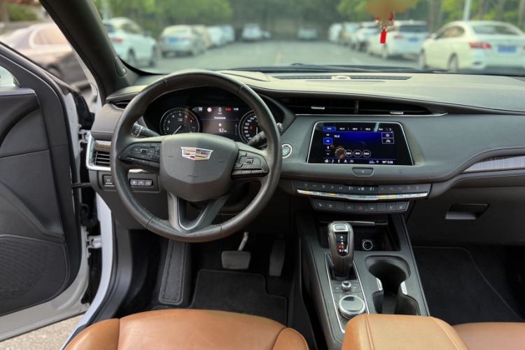 Used Cadillac XT4 2018 28T 4x4 Platinum Edition