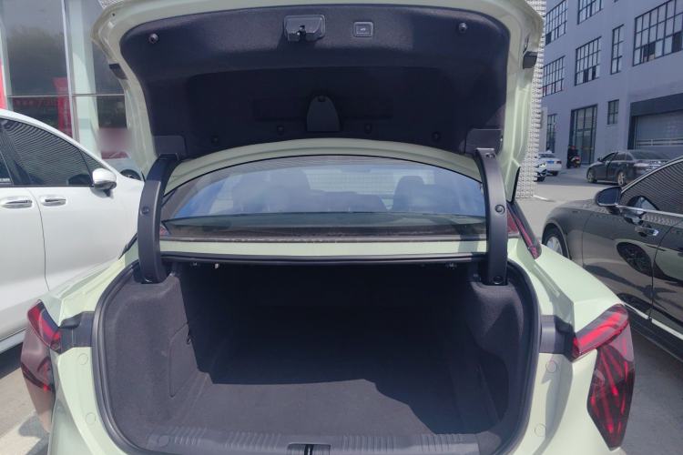 Used Hongqi EH7 2024 690 Pro Trunk