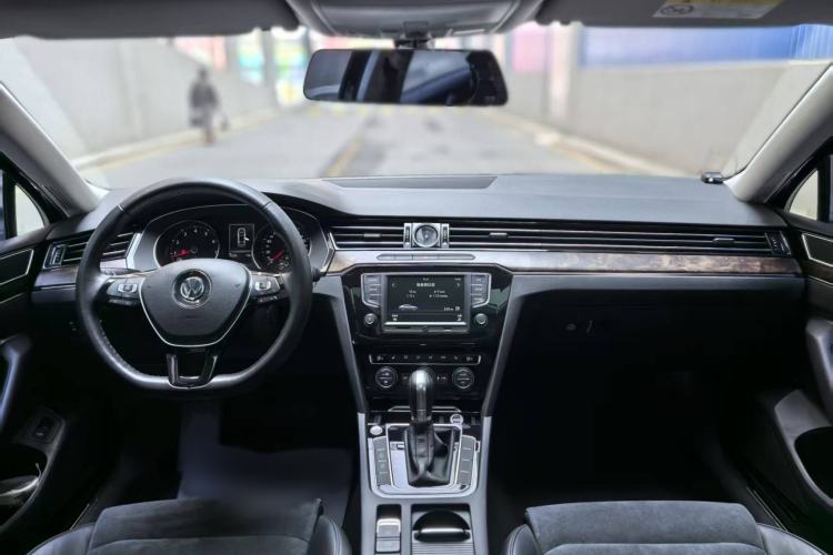 Used Volkswagen Magotan 2017 330TSI DSG Luxury Model
