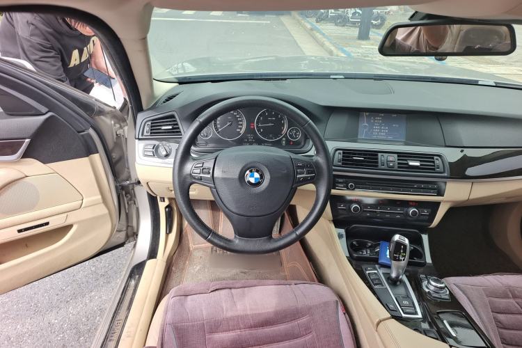 Used BMW 5 Series 2013 525Li Leading Model
