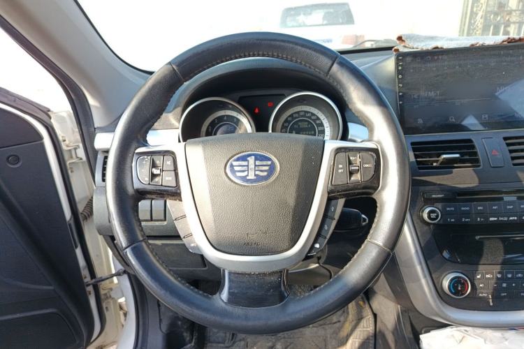 Used Bestune X80 2013 2.0L manual luxury version