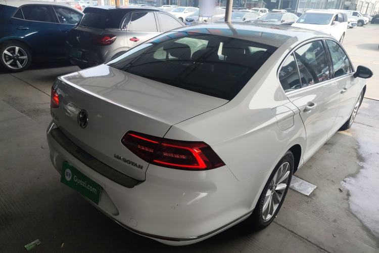 Used Volkswagen Magotan 2017 280TSI DSG Leading Edition Rear Right 45 Deg