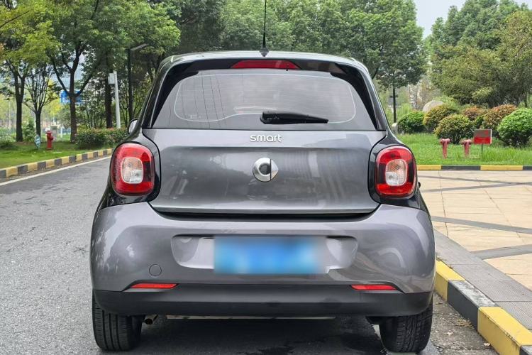 Used smart forfour 2016 1.0L 52 kW Dynamic Edition
