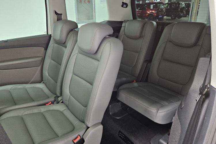 Used Volkswagen Sharan 2013 1.8TSI Standard Model
