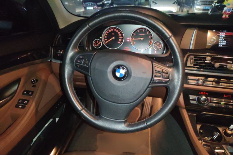 Used BMW 5 Series 2015 520i Elegant Edition
