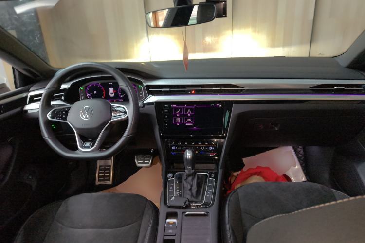 Used Volkswagen FAW-Volkswagen CC 2021 330TSI Ignite Edition Center Console