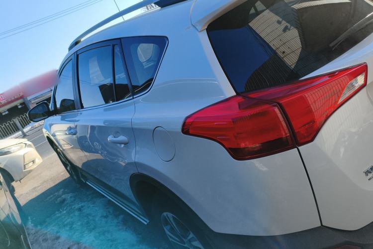 Used Toyota RAV4 2015 2.0L CVT Two-Wheel Drive Fashion Edition