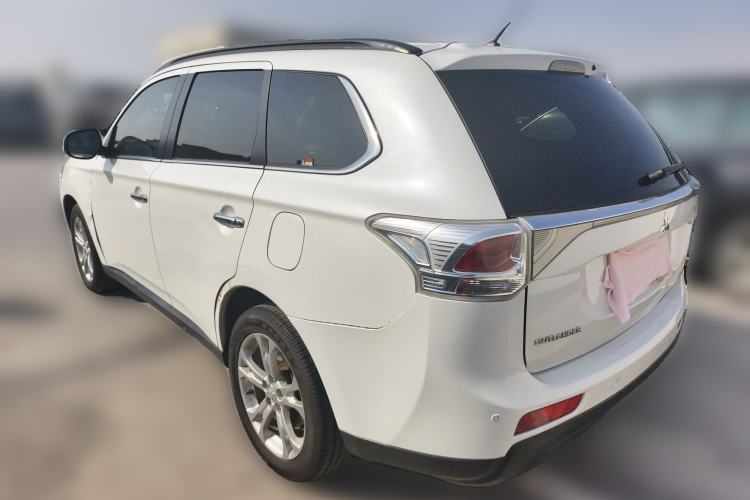 Used Mitsubishi Outlander 2013 2.4L 4x4 Luxury Navigation Edition 5 Seats Rear Left 45 Deg