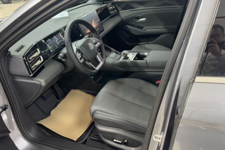 Used BYD Qin L 2025 DM-i Smart Drive 120KM Superior Model
