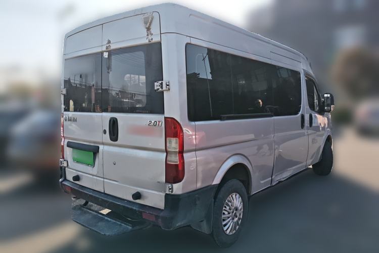 Used Dongfeng Yufeng 2023 V9+ 2.0T Manual Front-Wheel-Drive Multi-Function Mid-Roof Van with 7/8/9 Seats
