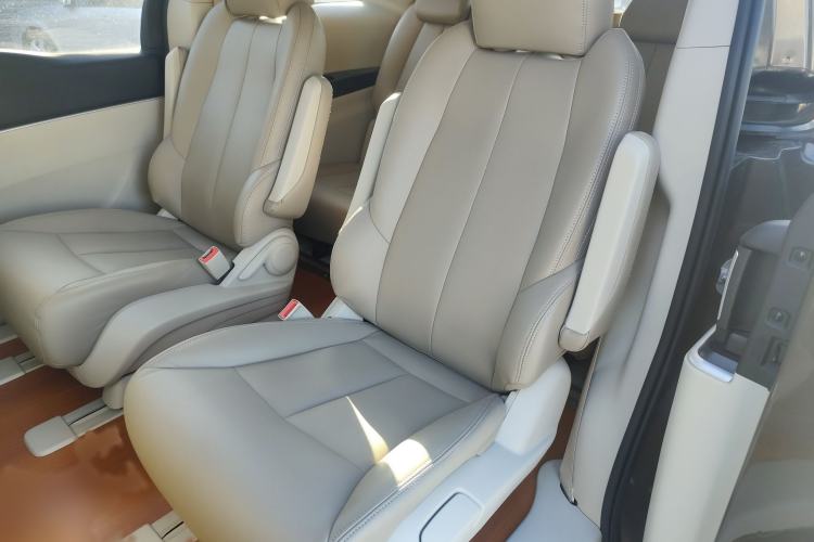 Used Buick GL8 2023 Land Executive Class Comfort Model