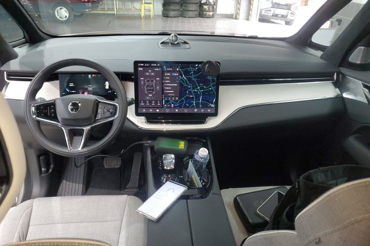 Used Volvo EM90 2025 Ultra Six-Seater