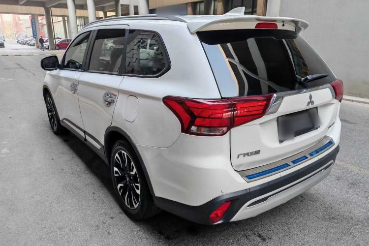Used Mitsubishi Outlander 2019 2.0L Two-Wheel Drive Comfort Edition 7-Seater China VI Standard
