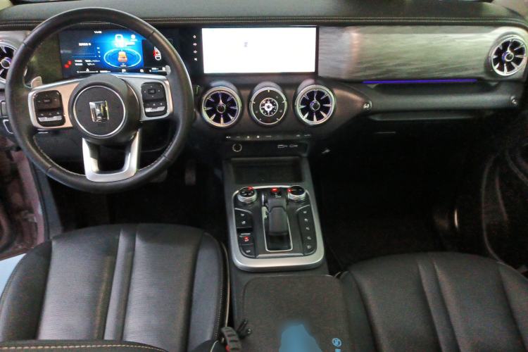 Used Tank 300 2023 City Edition 2.0T—Stylish as Ever Center Console