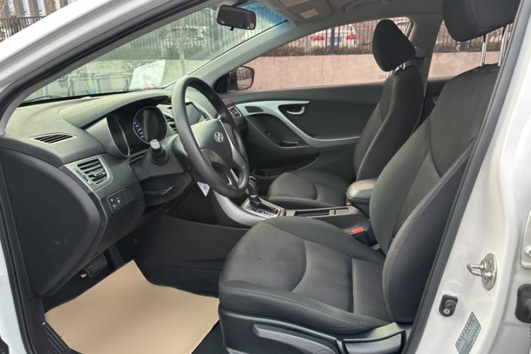 Used Hyundai Elantra (5th Generation / Langdong) 2016 1.6L Automatic Smart Version