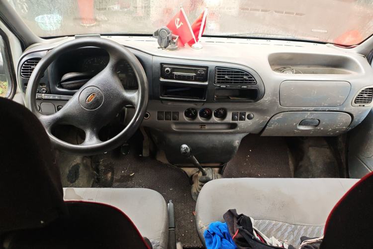 Used Ford Classic Transit 2013 2.8T Refurbished Diesel Ice-White Logistics Vehicle Long Wheelbase Mid-Roof Model JX493ZLQ4 Center Console