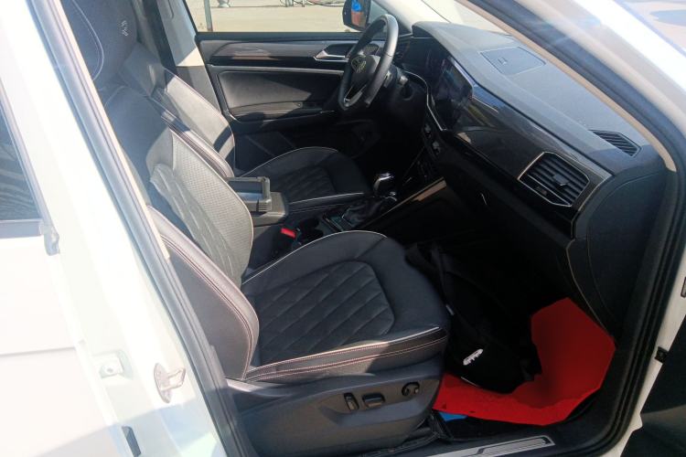 Used Volkswagen Tayron X 2020 330TSI Two-Wheel Drive Luxury Smart Connectivity Version Right Front Seat