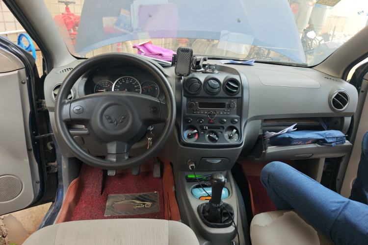 Used Wuling Hongguang 2014 1.5L Base Version
