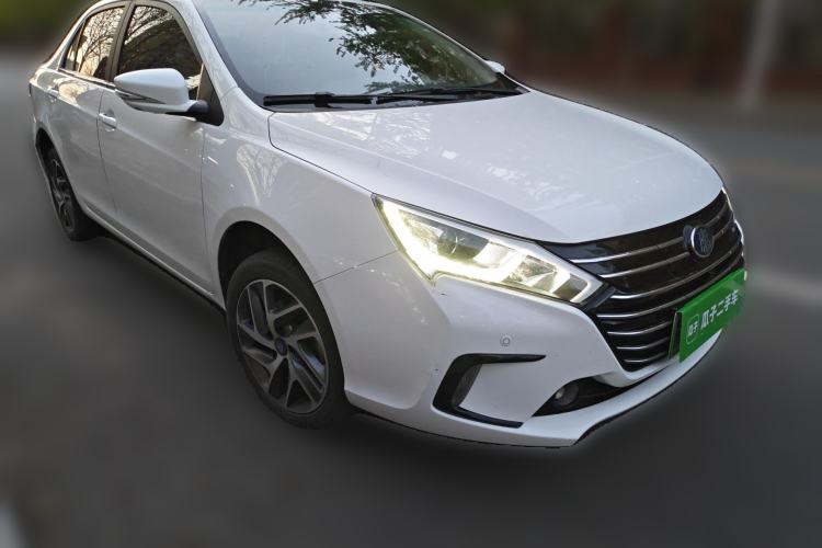 Used BYD Qin New Energy 2018 Qin EV450 Smart Connect Prestige Model Front Right 45 Deg