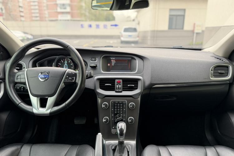 Used Volvo V40 2014 2.0T Zhiya Edition