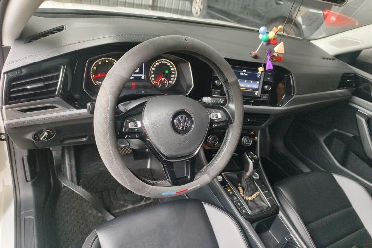 Used Volkswagen Sagitar 2020 280TSI DSG Comfort Version China VI Standard Center Console