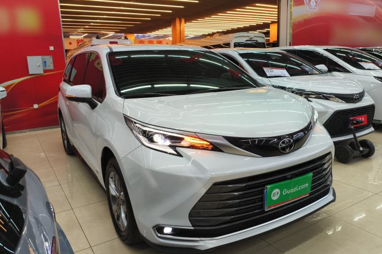 Used Toyota SIENNA 2024 2.5L Hybrid Four-Wheel Drive Prestige Edition Front Right 45 Deg