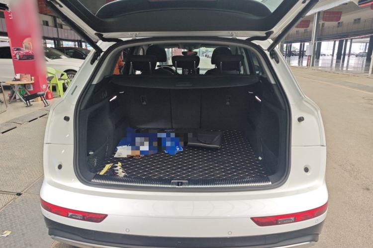 Used Audi Q5L 2022 40T Luxury Elegant Model Trunk