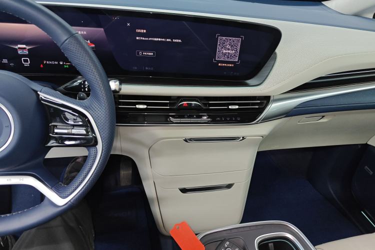 Used Buick Century 2023 2.0T Seven-Seater Yinshi Edition Center Console