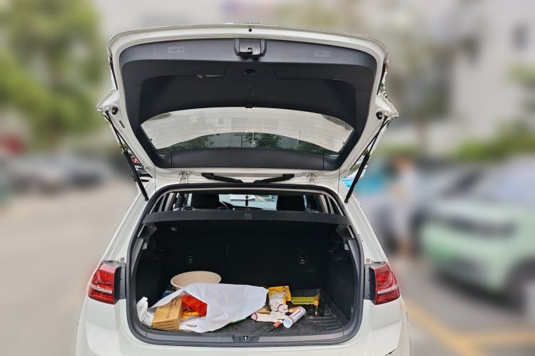 Used Volkswagen Golf 2017 230TSI Automatic Comfort Edition – Celebrating Milestone of One Million Units Trunk