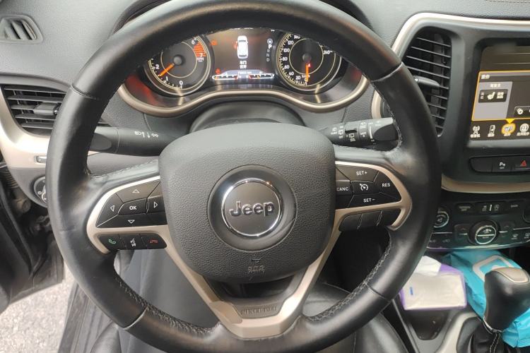 Used Jeep Cherokee 2017 2.0L Superior Edition Steering Wheel
