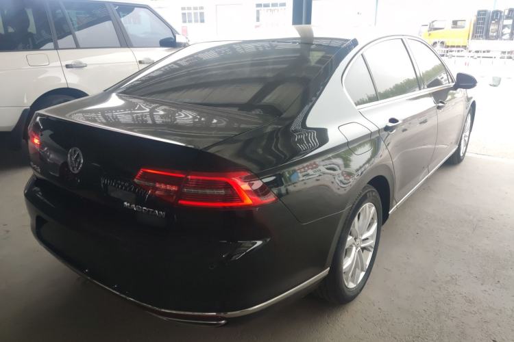 Used Volkswagen Magotan 2018 Facelift 330TSI DSG Luxury Model Rear Right 45 Deg