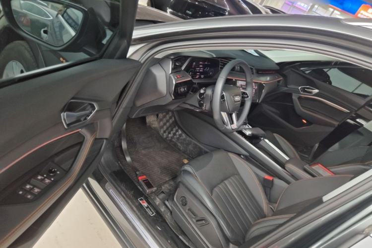 Used Audi e-tron 2021 50 quattro Luxury Edition Driver Seat