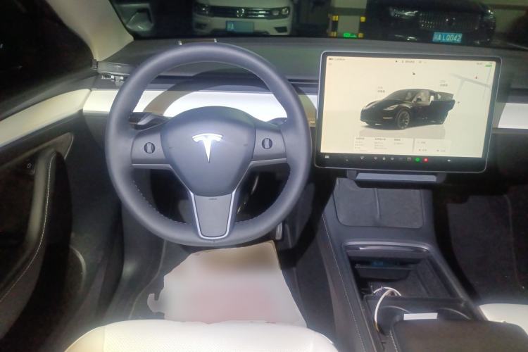 Used Tesla Model Y 2022 Long-Range All-Wheel-Drive Version Steering Wheel