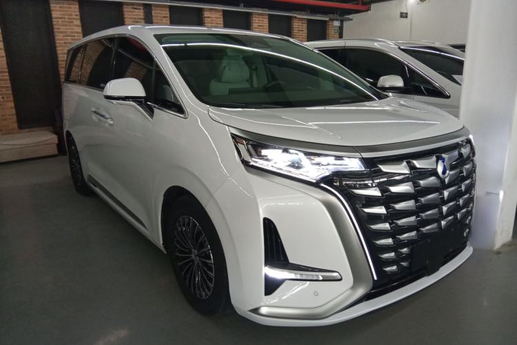 Used Denza D9 2022 DM-i 1040 Prestige Model