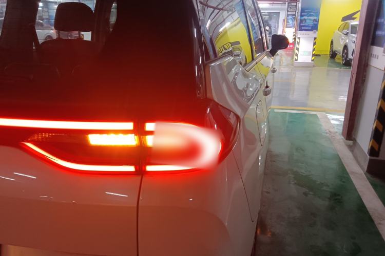 Used GAC Trumpchi M6 2019 270T Automatic Luxury Edition (7-seater) China V Standard Right Rear Taillight