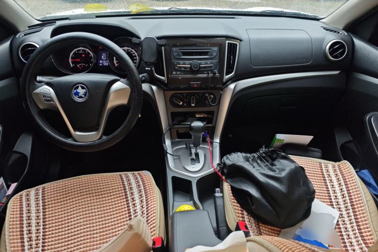 Used Venucia T70 2015 2.0L CVT Smart Choice Edition
