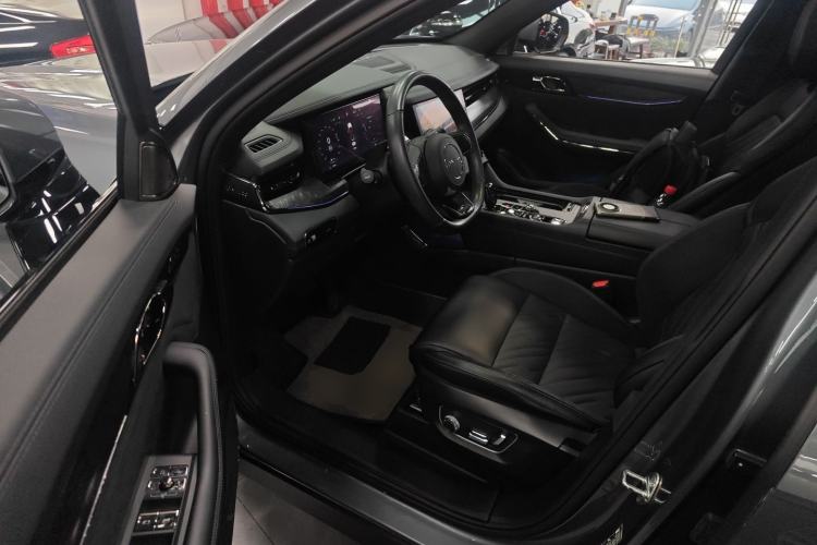 Used Lynk & Co 09 2021 2.0T Halo Six-Seater
