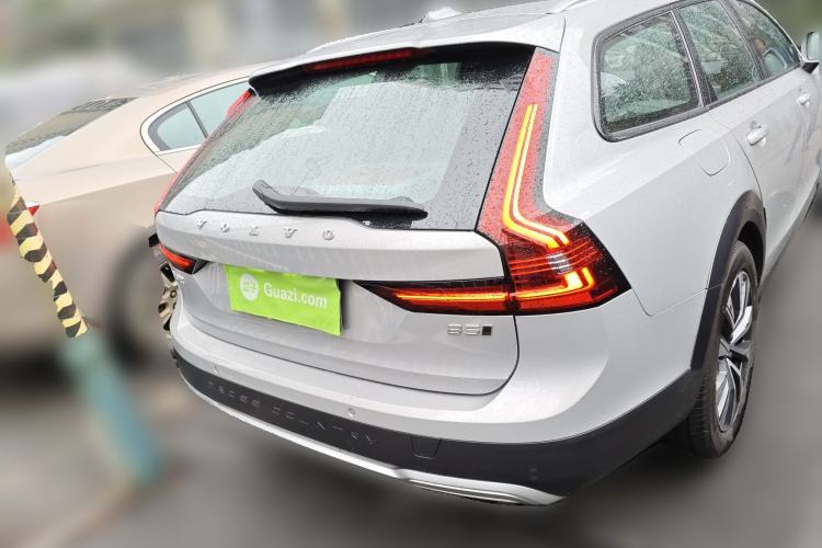 Used Volvo V90 2023 Cross Country B5 AWD Smart Range Edition
