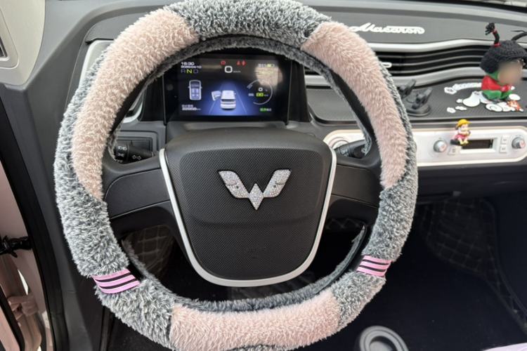 Used Wuling Hongguang MINIEV 2021 Macaron Premium Model – Lithium Iron Phosphate Interior 4