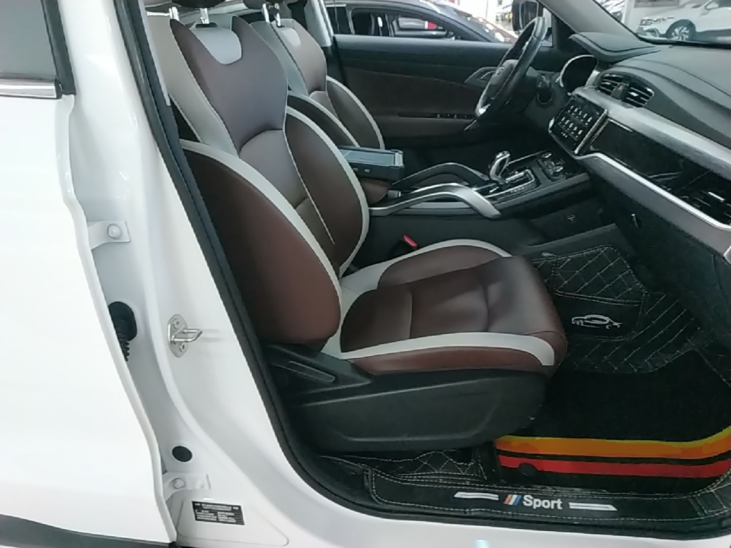Geely Auto Emgrand X7 Sport 2022 1.8TD DCT Zhiya Trim — снимка 19