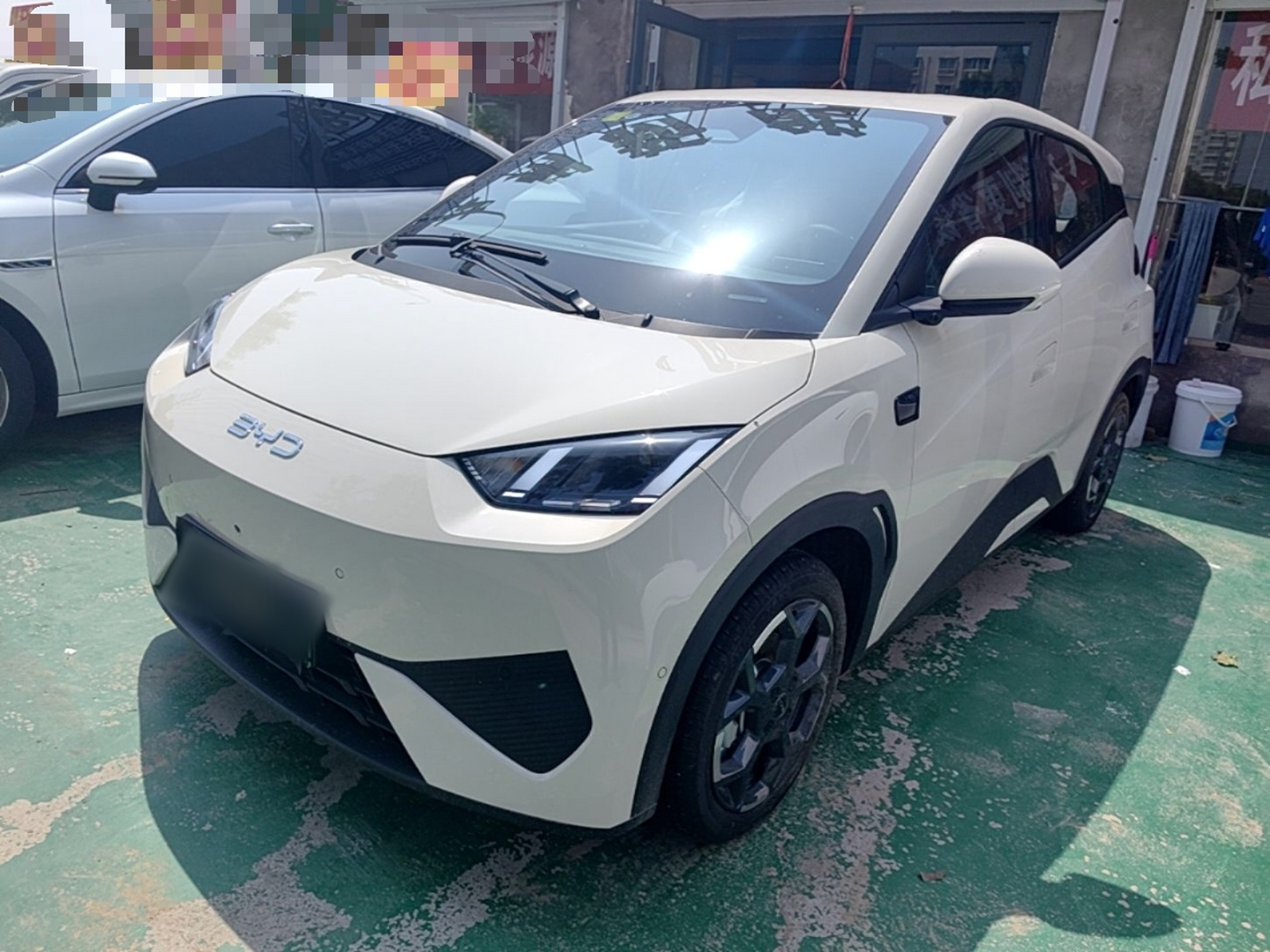 Под передней частью автомобиля