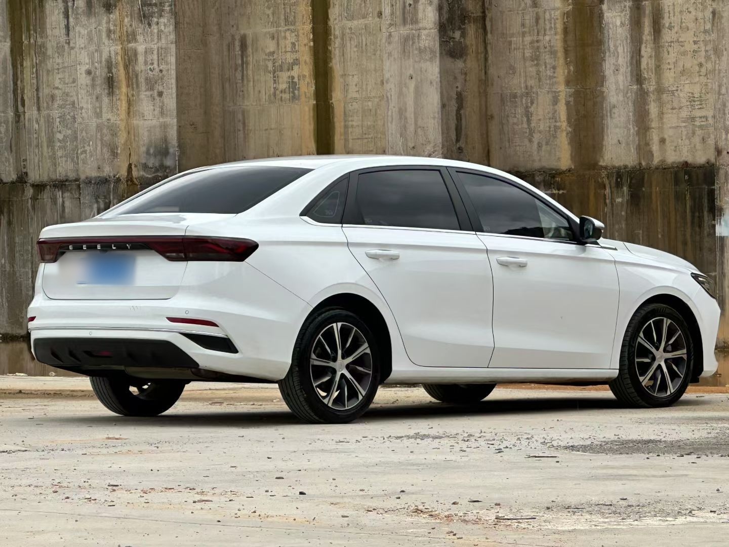 Geely Auto Emgrand 2022 4th Generation 1.5L CVT Luxury Model - Premium — снимка 5