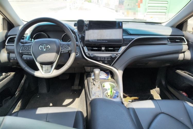 Used Toyota Camry 2023 2.0G Luxury Edition Center Console