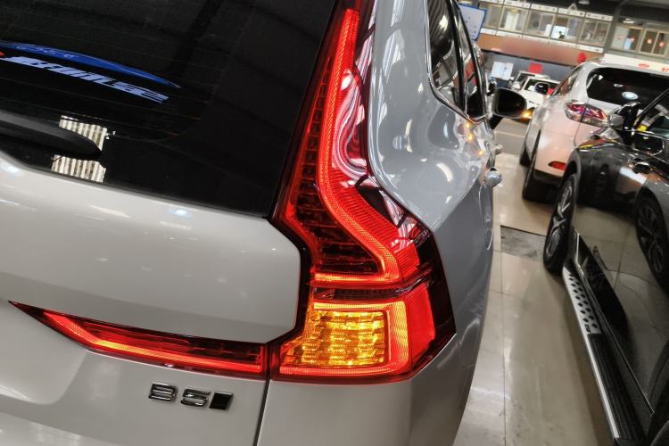 Used Volvo XC60 2023 B5 4x4 Smart Luxury Edition Exterior 3