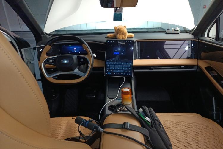 Used Geely Galaxy L7 2024 1.5T 115 km PLUS Dragon Edition Center Console