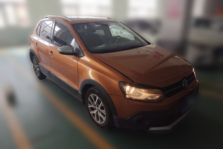 Used Volkswagen Polo 2014 1.6L Cross Polo Automatic Front Right 45 Deg
