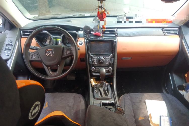 Used JMC Yusheng S330 2016 1.5L GTDi Automatic Two-Wheel Drive Prestige Edition Center Console