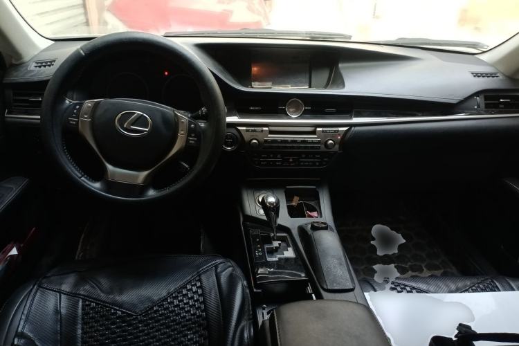 Used Lexus ES 2013 300h Elite Edition