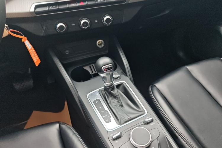 Used Audi Q2L 2021 35 TFSI Progressive Dynamic Edition Gear Lever